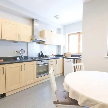 Сasa de vacaciones Amazing 2 Bed Townhouse Walking Distance From Temple Meads *