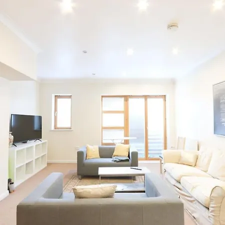 Amazing 2 Bed Townhouse Walking Distance From Temple Meads Сasa de vacaciones Bristol