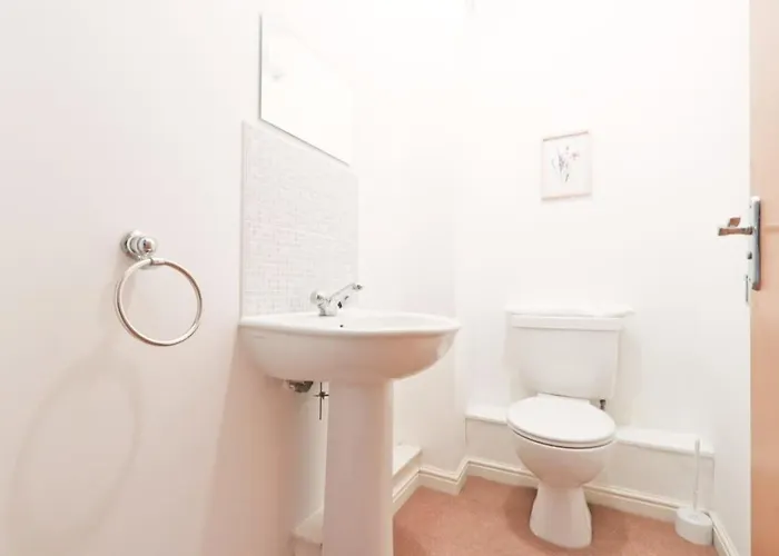 Amazing 2 Bed Townhouse Walking Distance From Temple Meads Holiday home Bristol