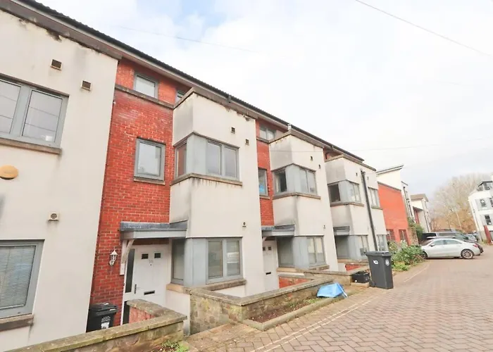 Amazing 2 Bed Townhouse Walking Distance From Temple Meads Holiday home *