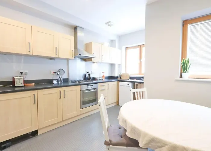 Holiday home Amazing 2 Bed Townhouse Walking Distance From Temple Meads *