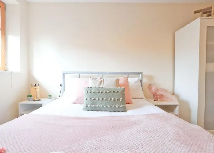 Amazing 2 Bed Townhouse Walking Distance From Temple Meads 펜션