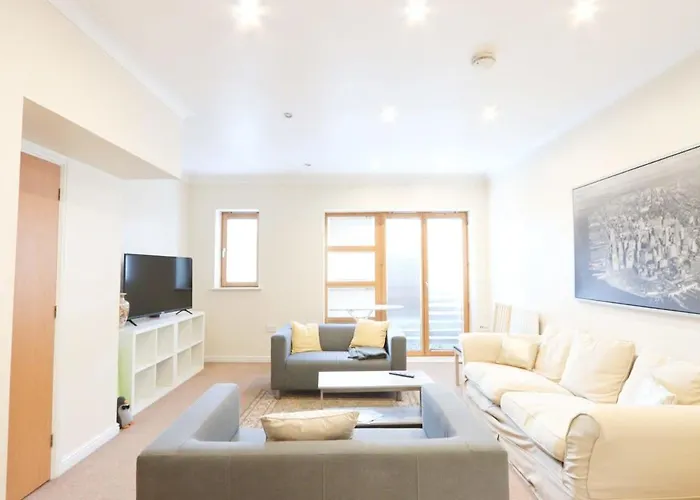 Amazing 2 Bed Townhouse Walking Distance From Temple Meads Holiday home Bristol