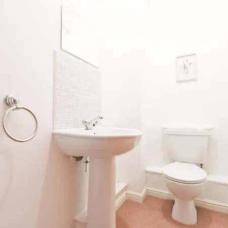 Amazing 2 Bed Townhouse Walking Distance From Temple Meads 펜션 브리스틀