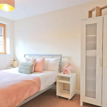 펜션 Amazing 2 Bed Townhouse Walking Distance From Temple Meads 브리스틀