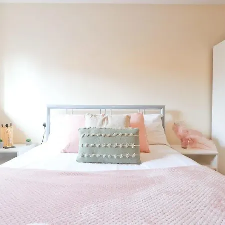 Amazing 2 Bed Townhouse Walking Distance From Temple Meads 펜션